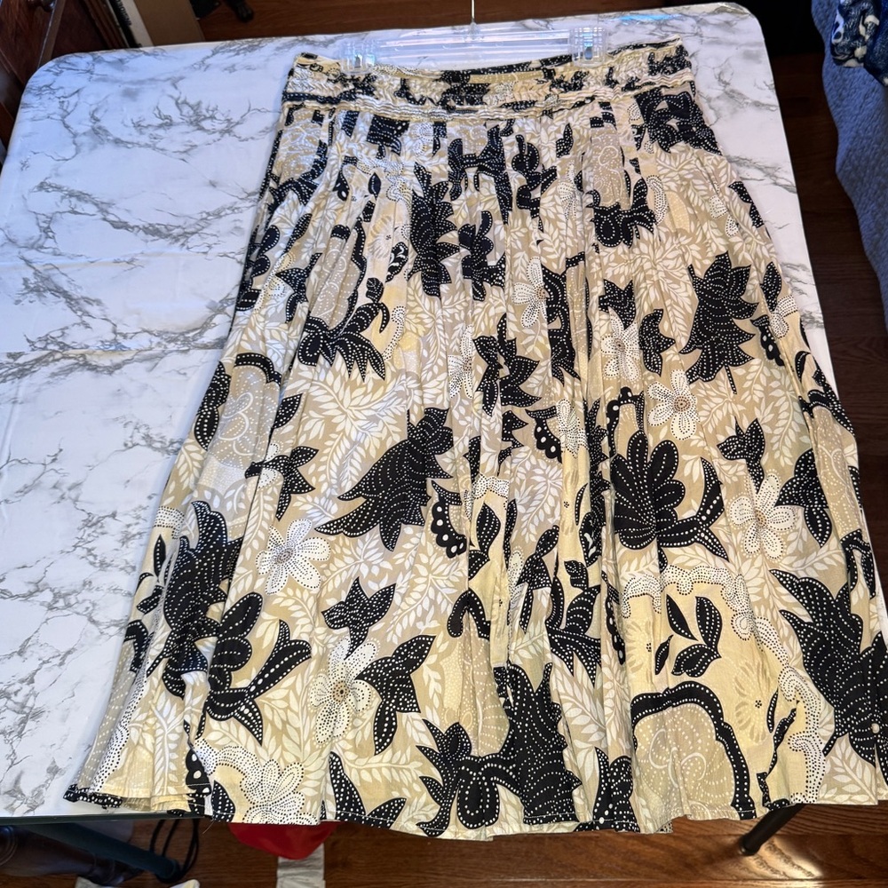 i.e. Black & Khaki Floral Midi Skirt